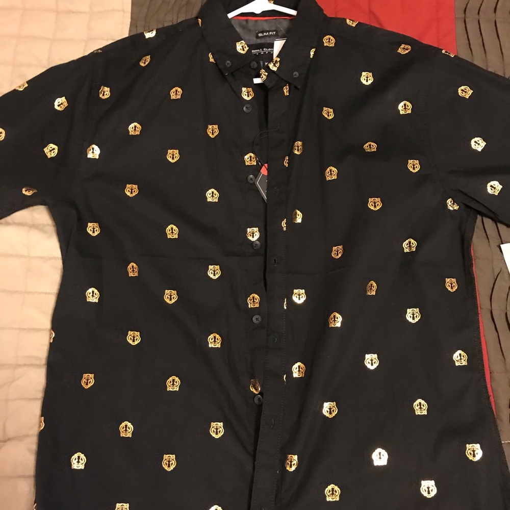 Lion Button up Lightly worn❤️